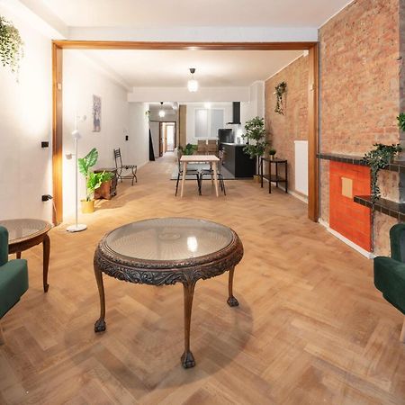 Two-Bedroom Apartments In The Heart Of アントウェルペン エクステリア 写真