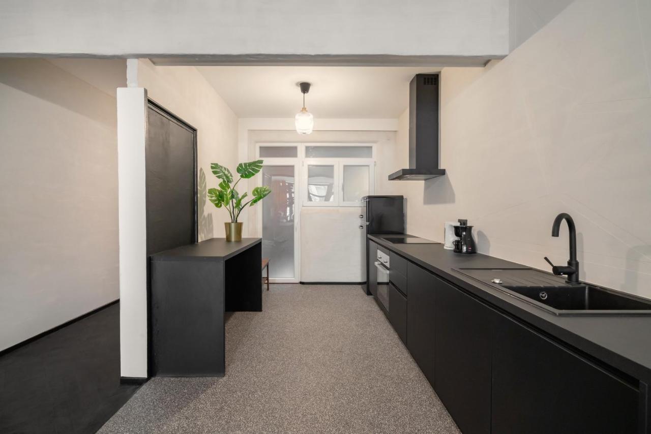 Two-Bedroom Apartments In The Heart Of アントウェルペン エクステリア 写真