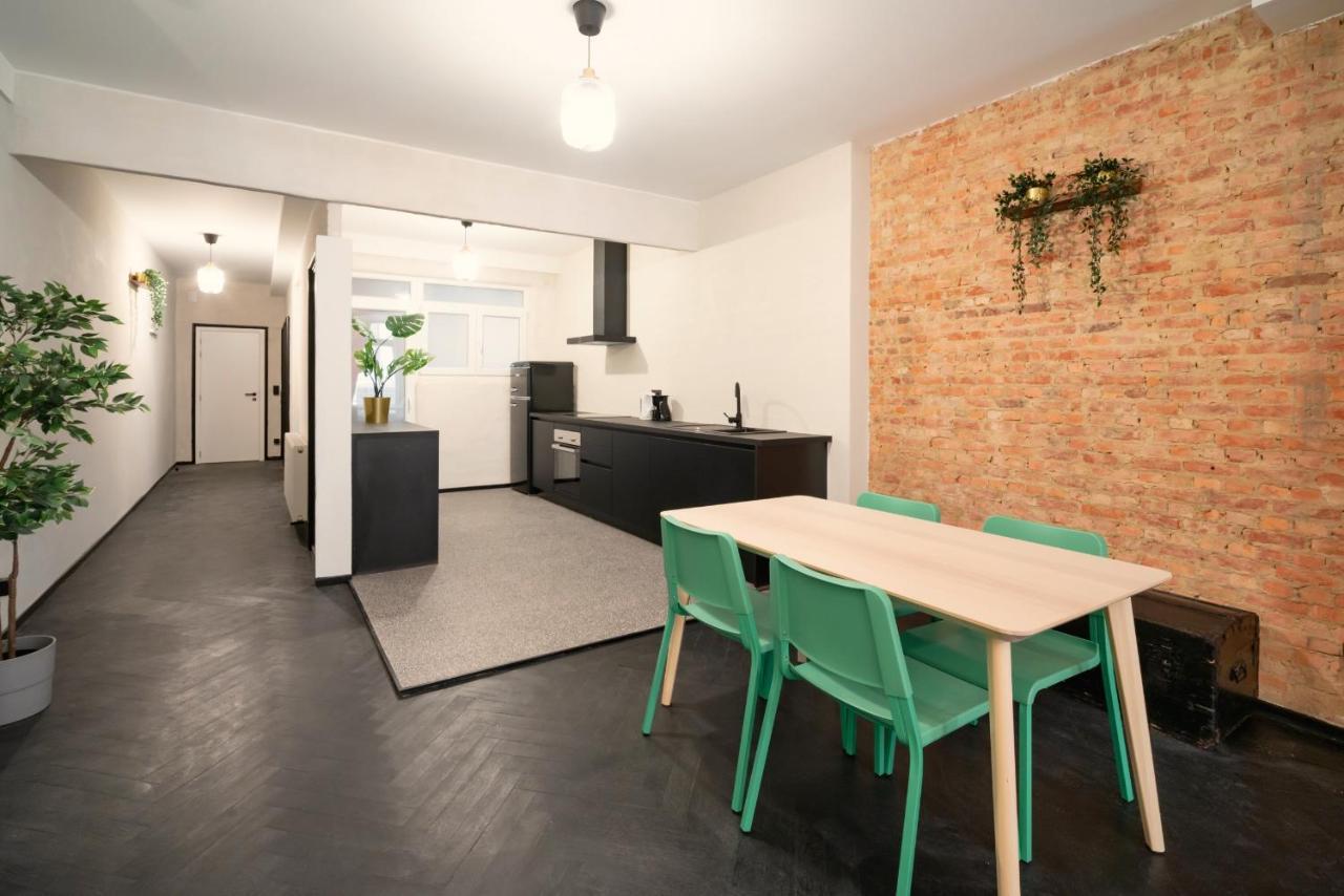 Two-Bedroom Apartments In The Heart Of アントウェルペン エクステリア 写真