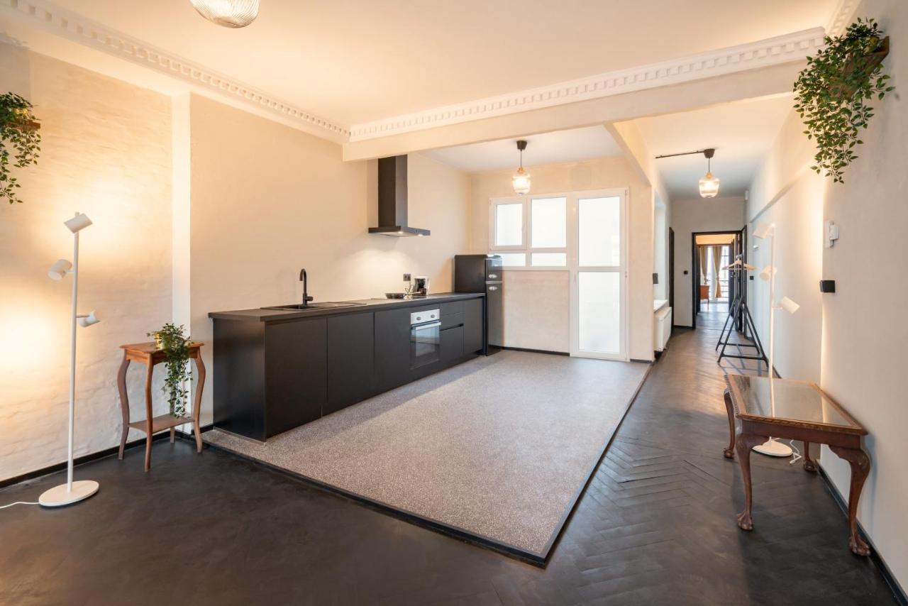 Two-Bedroom Apartments In The Heart Of アントウェルペン エクステリア 写真
