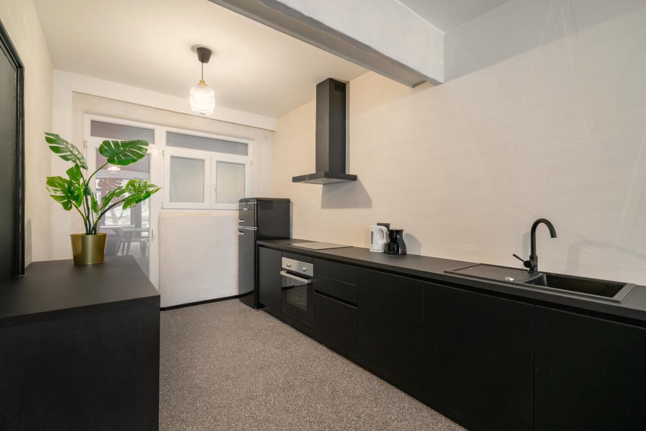 Two-Bedroom Apartments In The Heart Of アントウェルペン エクステリア 写真