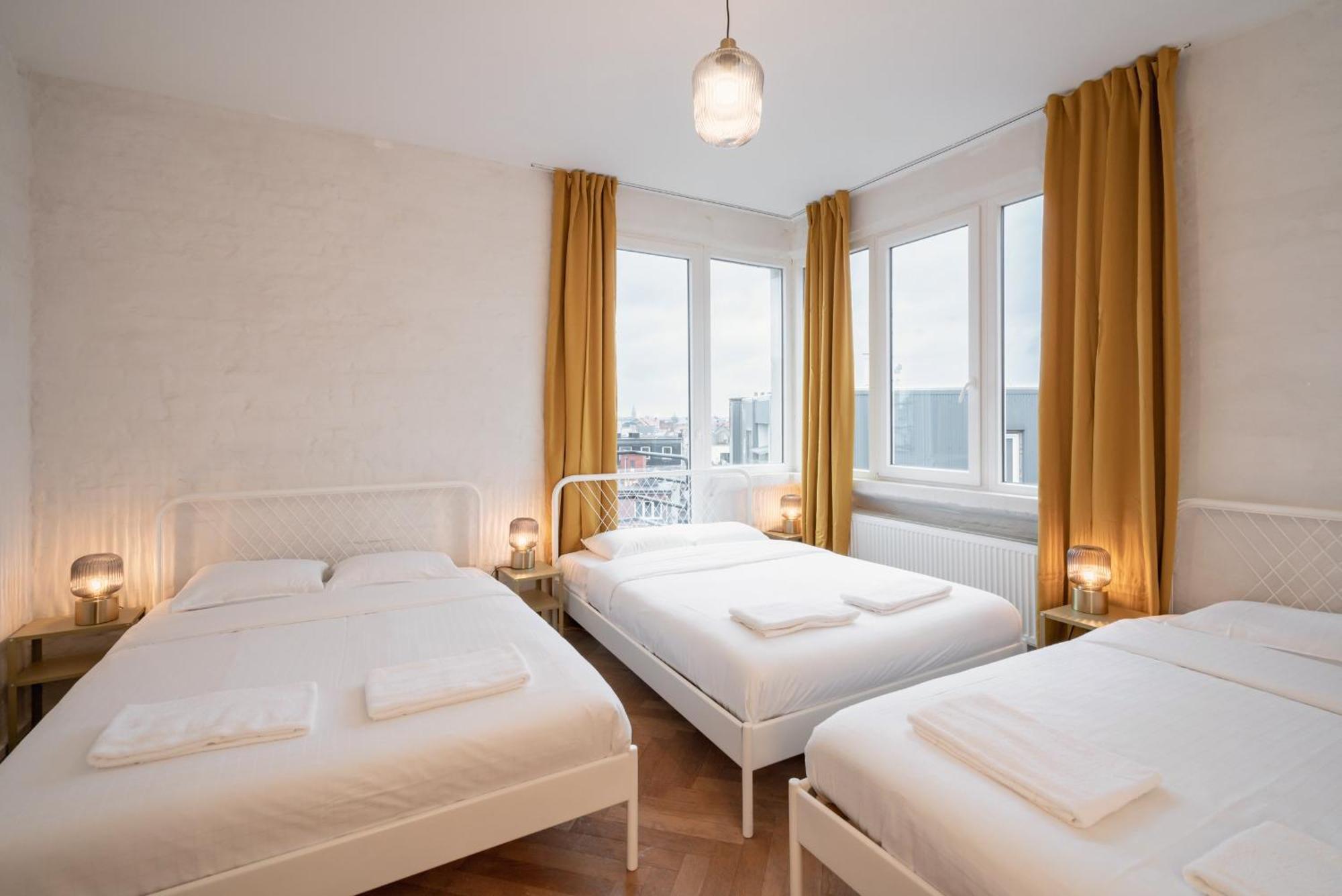 Two-Bedroom Apartments In The Heart Of アントウェルペン エクステリア 写真