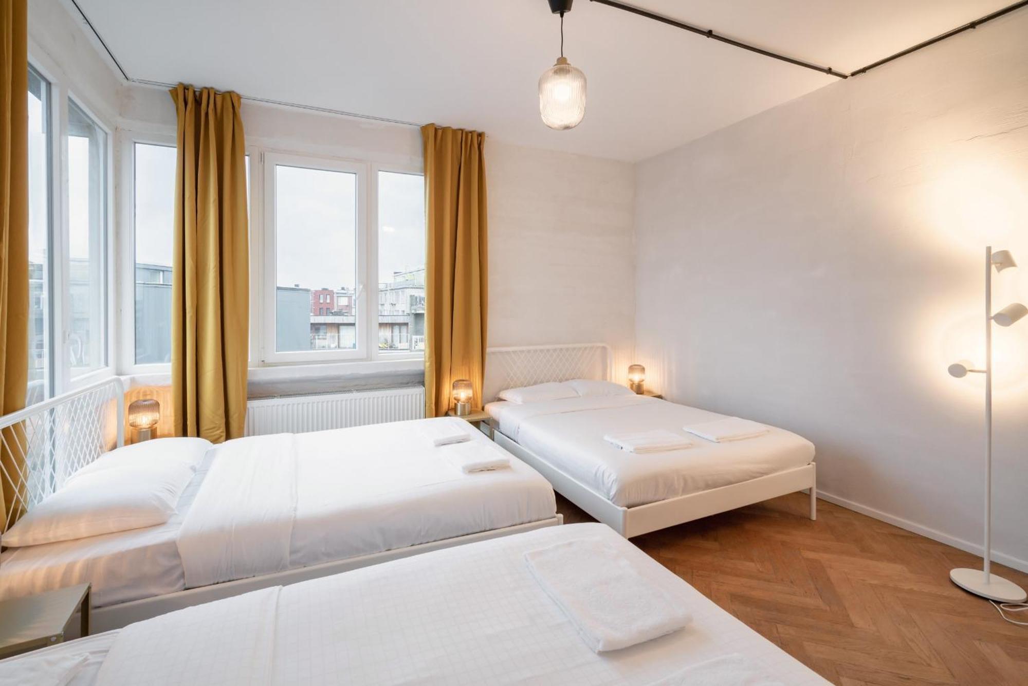 Two-Bedroom Apartments In The Heart Of アントウェルペン エクステリア 写真