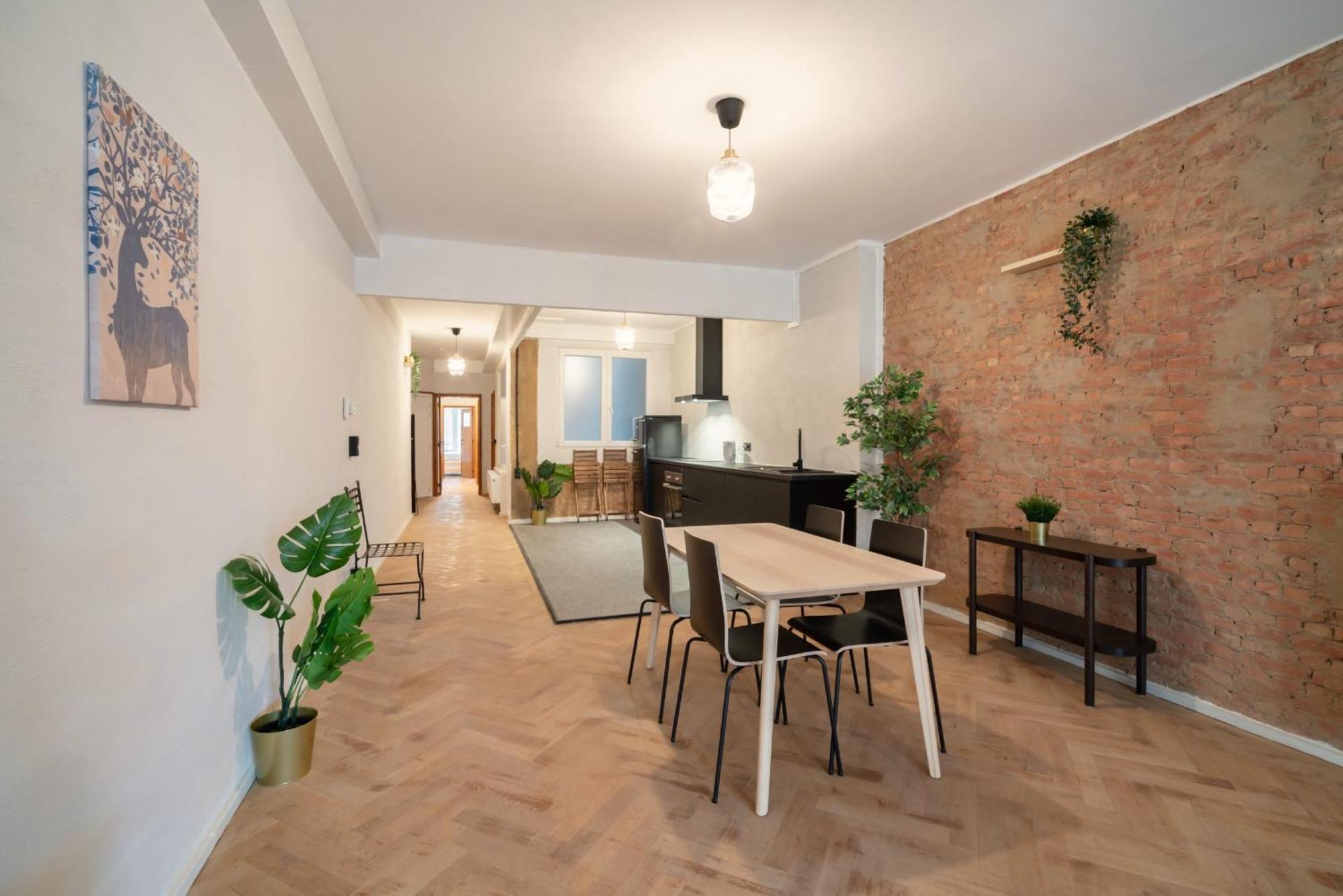 Two-Bedroom Apartments In The Heart Of アントウェルペン エクステリア 写真