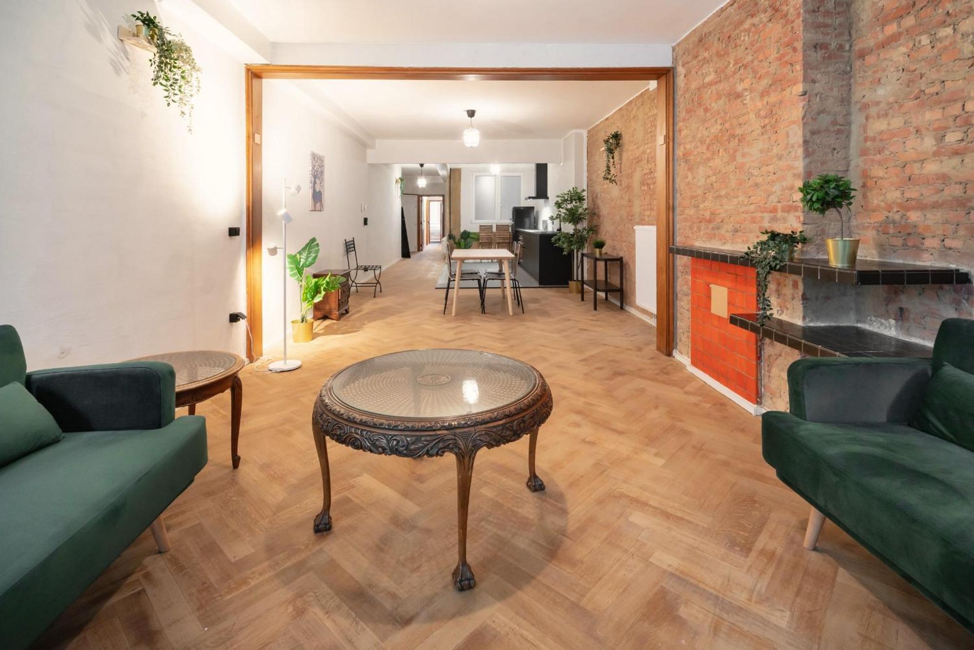 Two-Bedroom Apartments In The Heart Of アントウェルペン エクステリア 写真