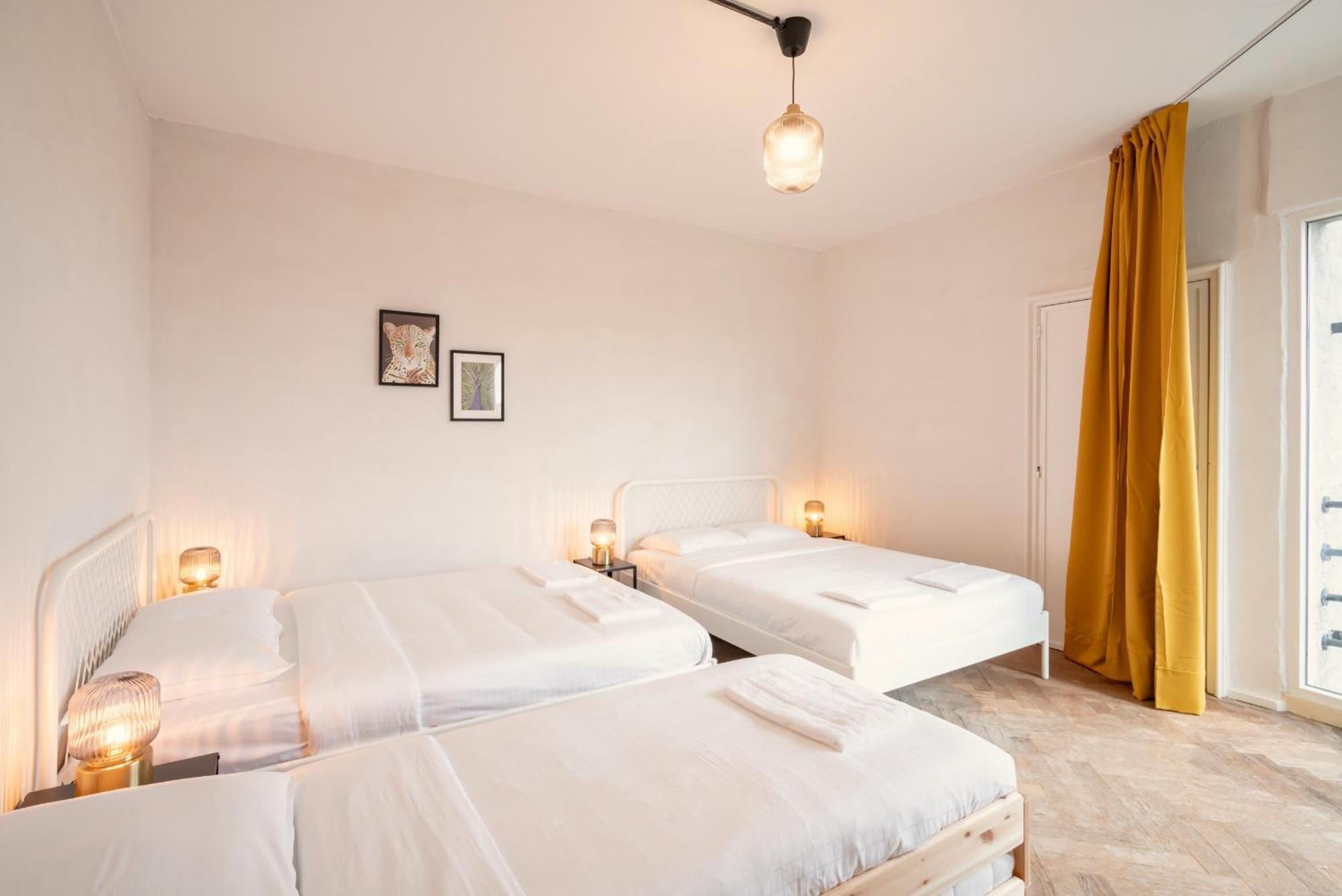 Two-Bedroom Apartments In The Heart Of アントウェルペン エクステリア 写真