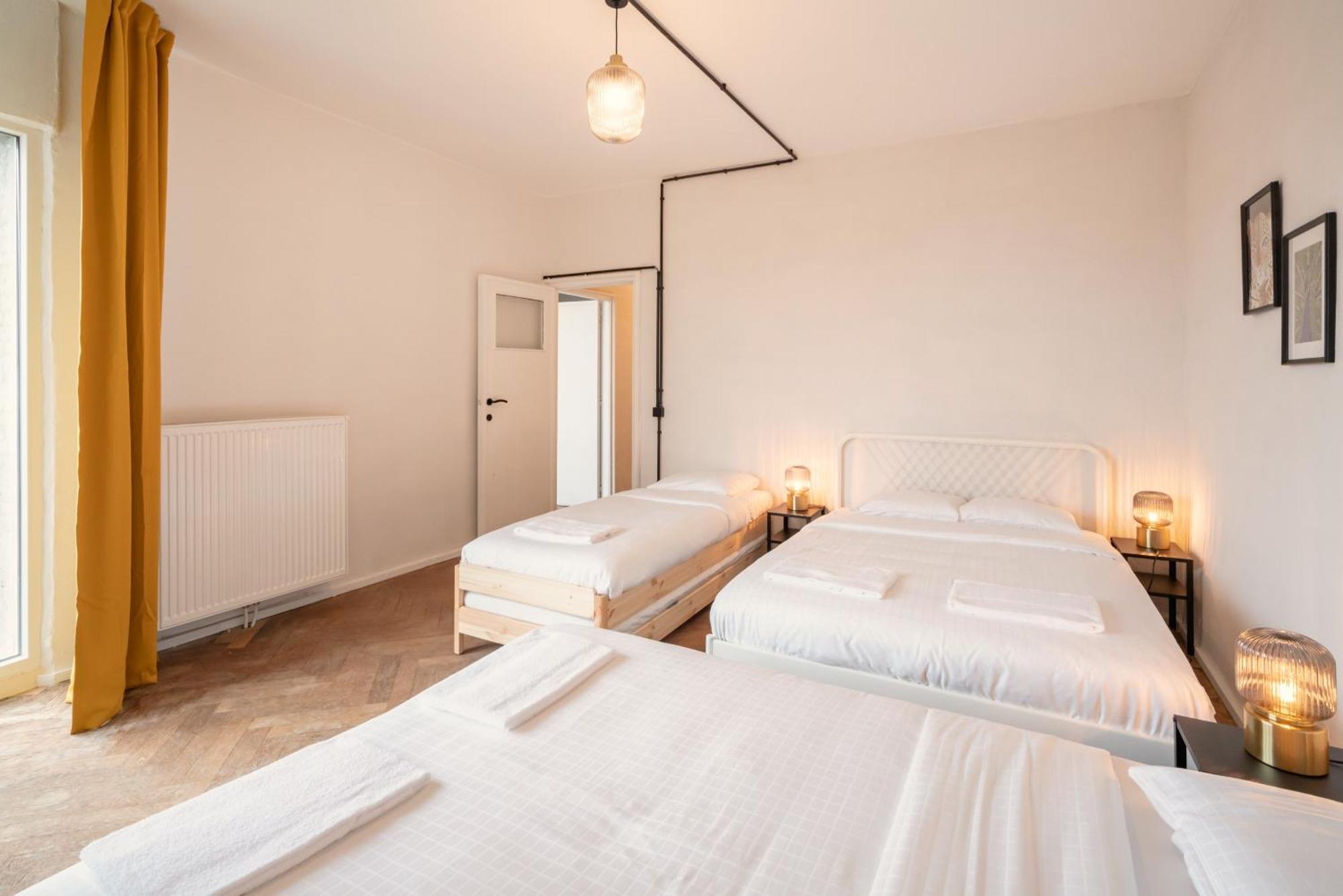 Two-Bedroom Apartments In The Heart Of アントウェルペン エクステリア 写真