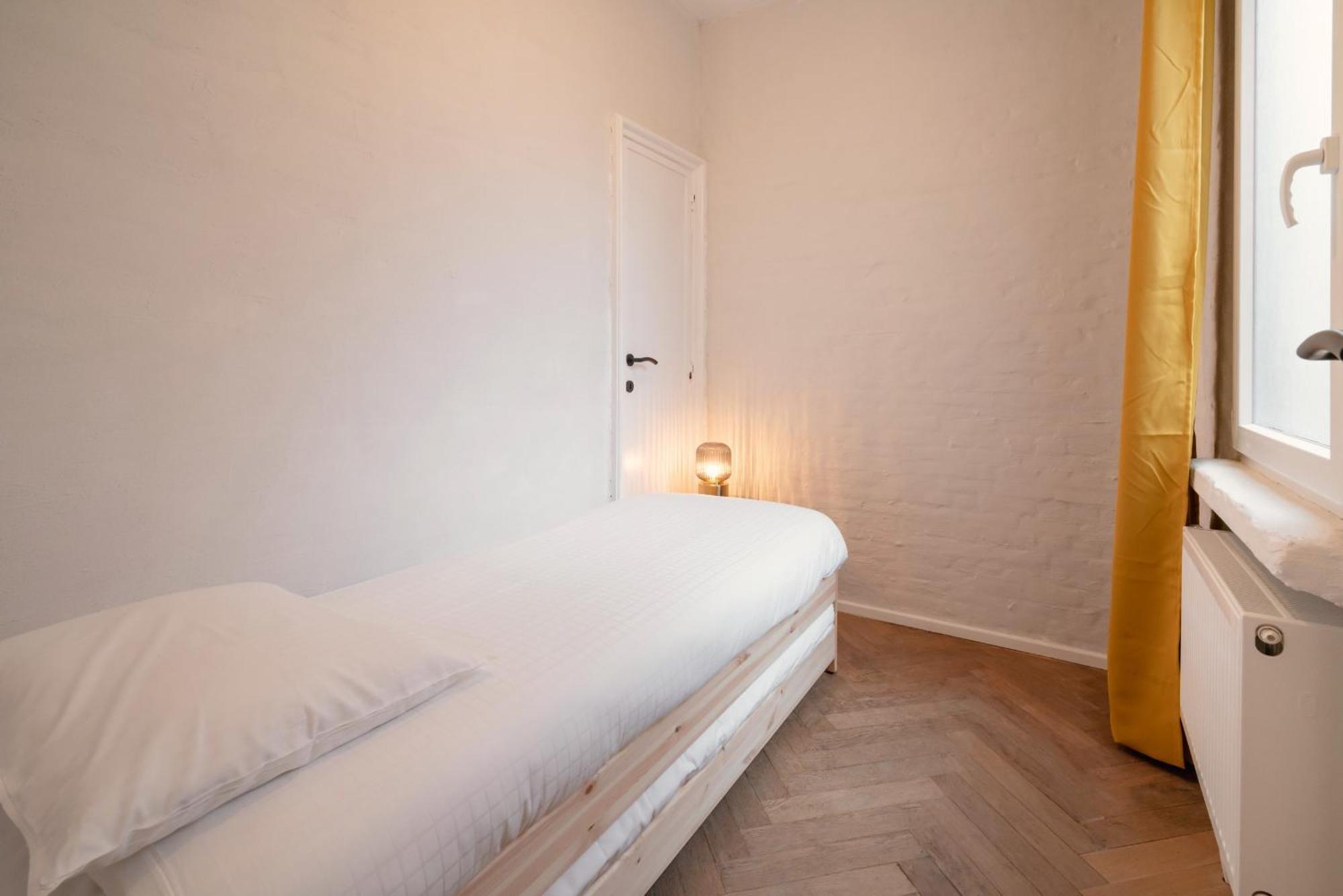 Two-Bedroom Apartments In The Heart Of アントウェルペン エクステリア 写真