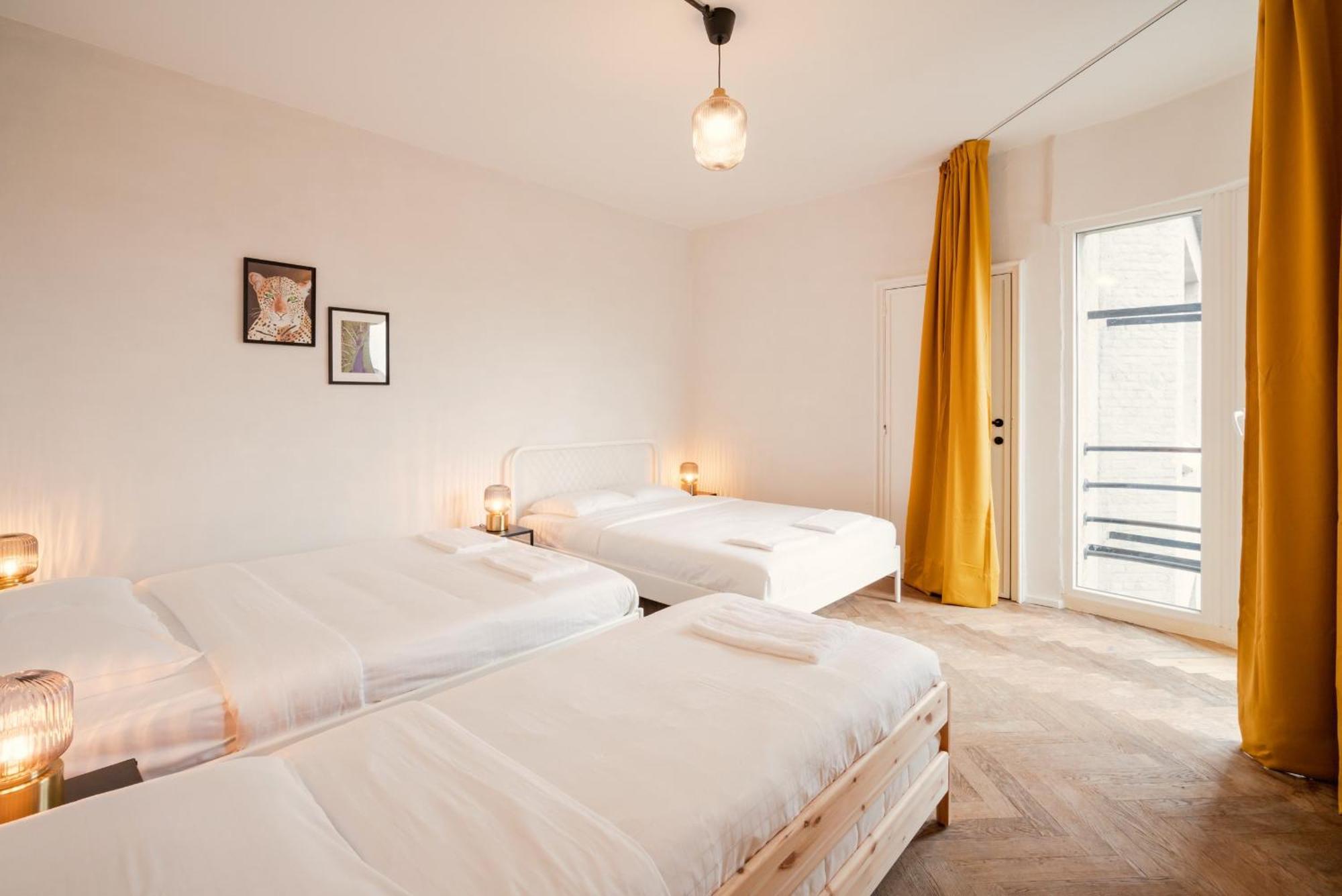 Two-Bedroom Apartments In The Heart Of アントウェルペン エクステリア 写真
