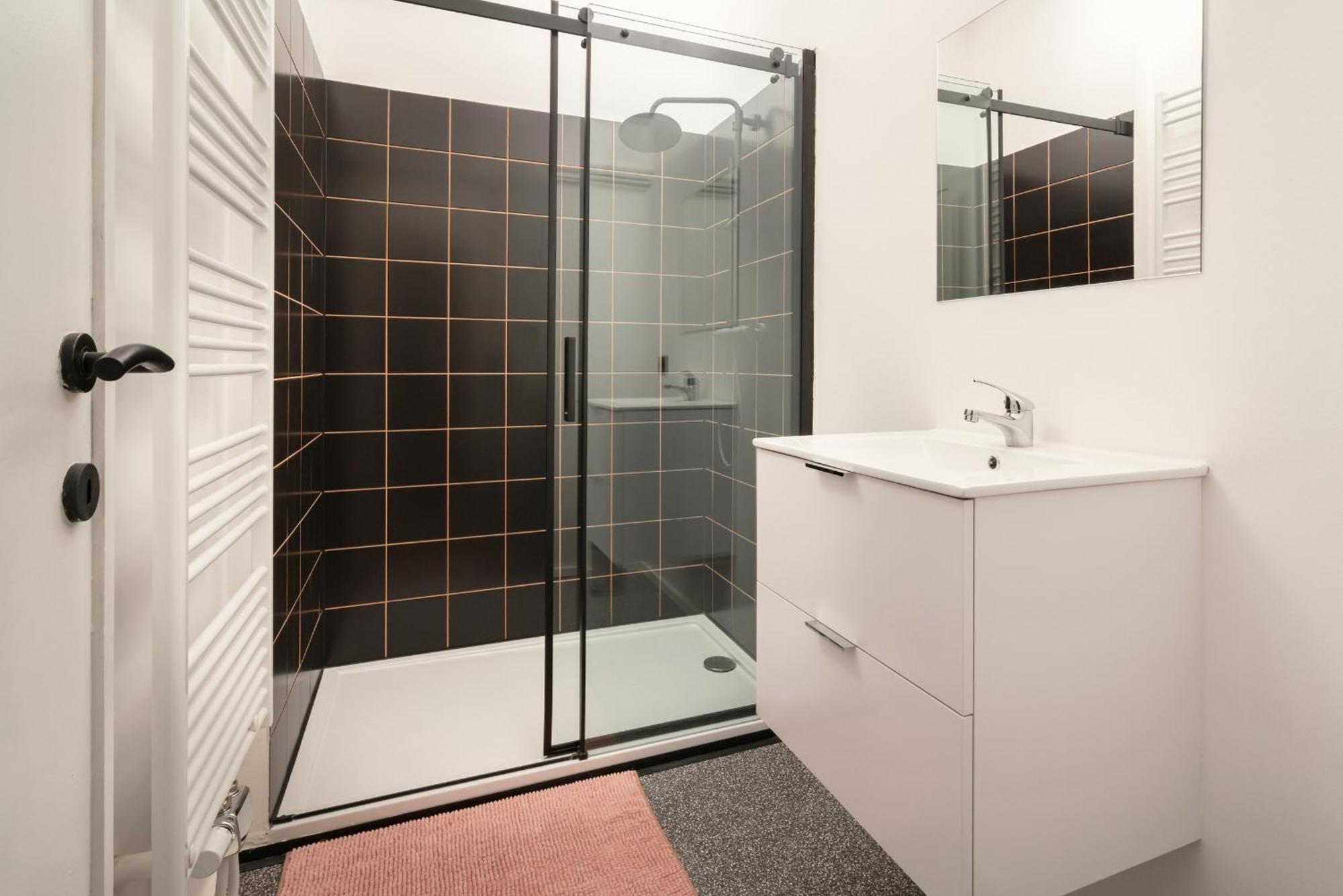 Two-Bedroom Apartments In The Heart Of アントウェルペン エクステリア 写真