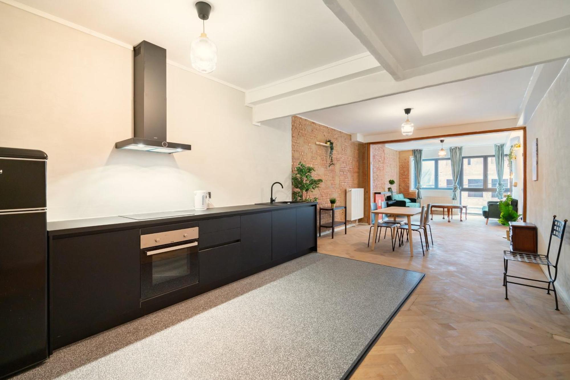 Two-Bedroom Apartments In The Heart Of アントウェルペン エクステリア 写真